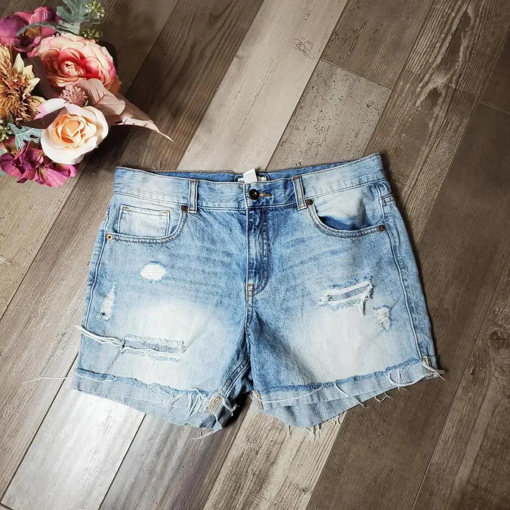 Forever 21 Premium Denim Distressed Jean Shorts Size 29